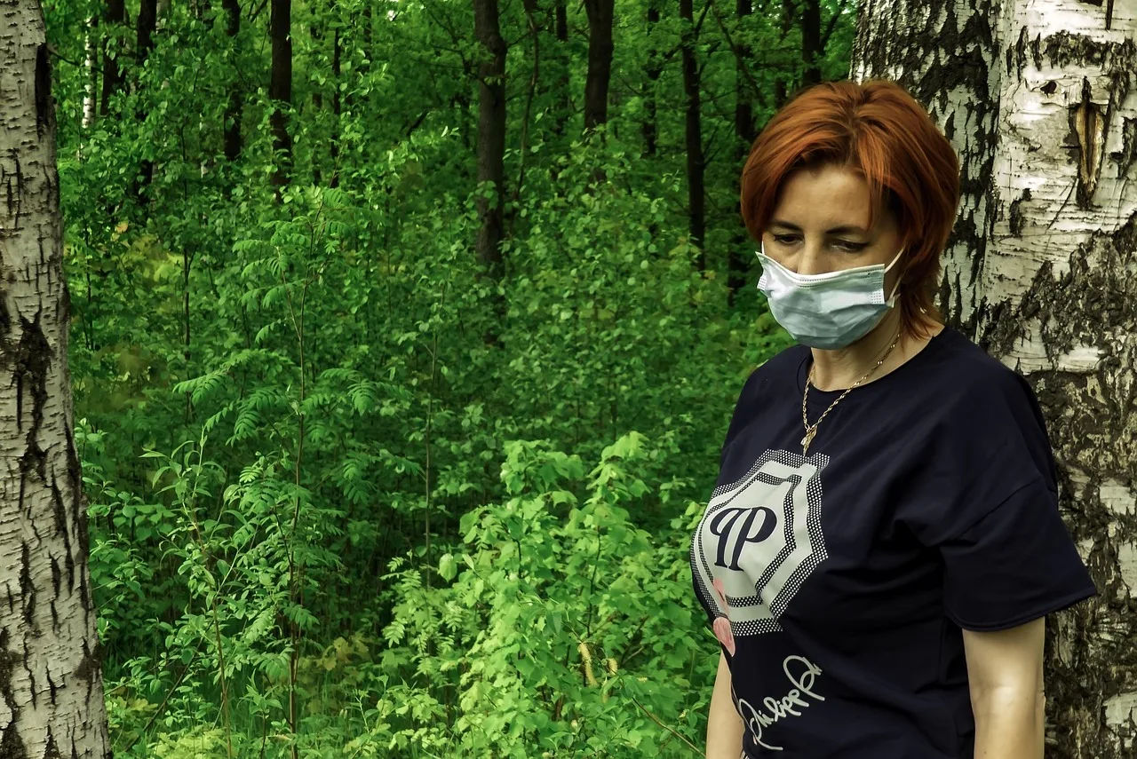 pandemic, raphael-19, mask, coronavirus, zamaskowana kobieta, las, medicine, virus, zielony, odchodzi, white birch, nature, girl in the forest, red girl, epidemic, bezpieczna kobieta, safety, protection, disease, pharmacy, podróż, pieszo, drzewa, coronavirus, coronavirus, coronavirus, coronavirus, coronavirus