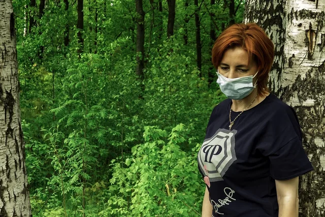 pandemic, raphael-19, mask, coronavirus, zamaskowana kobieta, las, medicine, virus, zielony, odchodzi, white birch, nature, girl in the forest, red girl, epidemic, bezpieczna kobieta, safety, protection, disease, pharmacy, podróż, pieszo, drzewa, coronavirus, coronavirus, coronavirus, coronavirus, coronavirus. Zapas bezpieczeństwa: jak liczyć go dla sklepu i magazynu